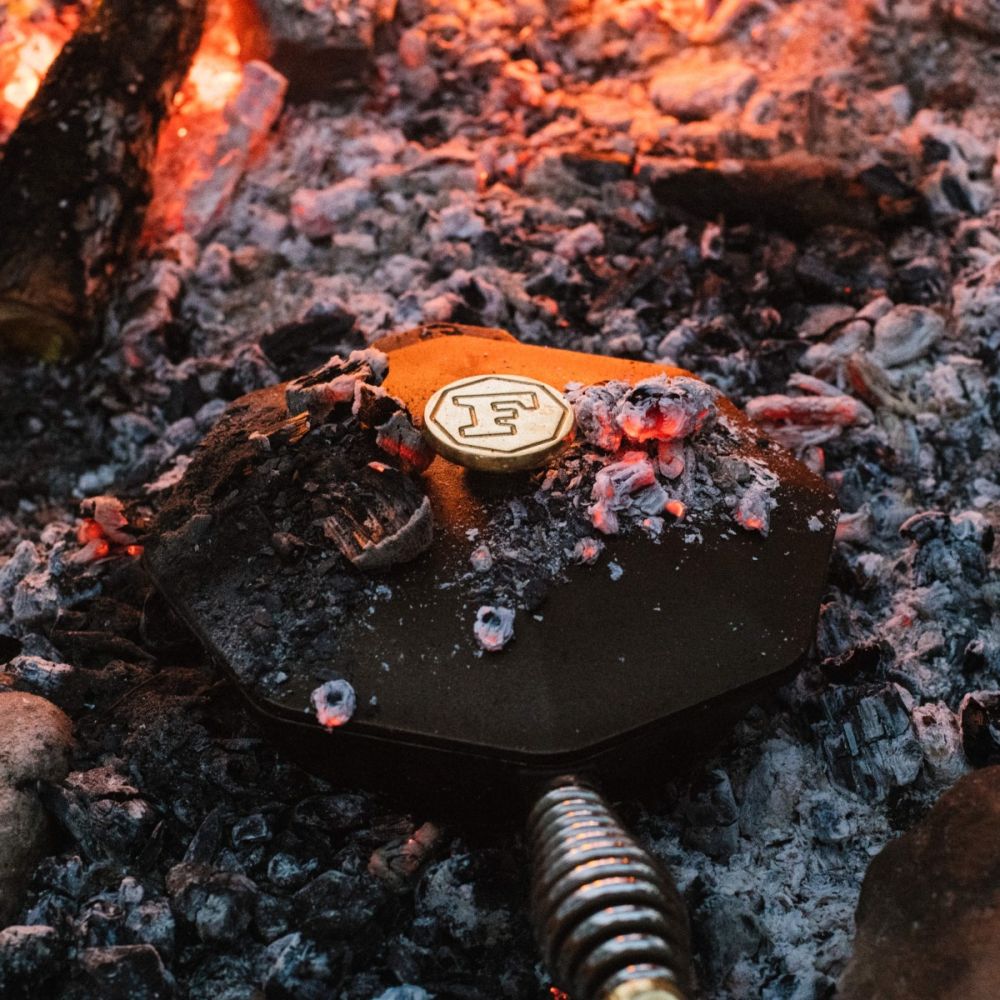 finex-skillet-8-with-lid-campfire.jpg